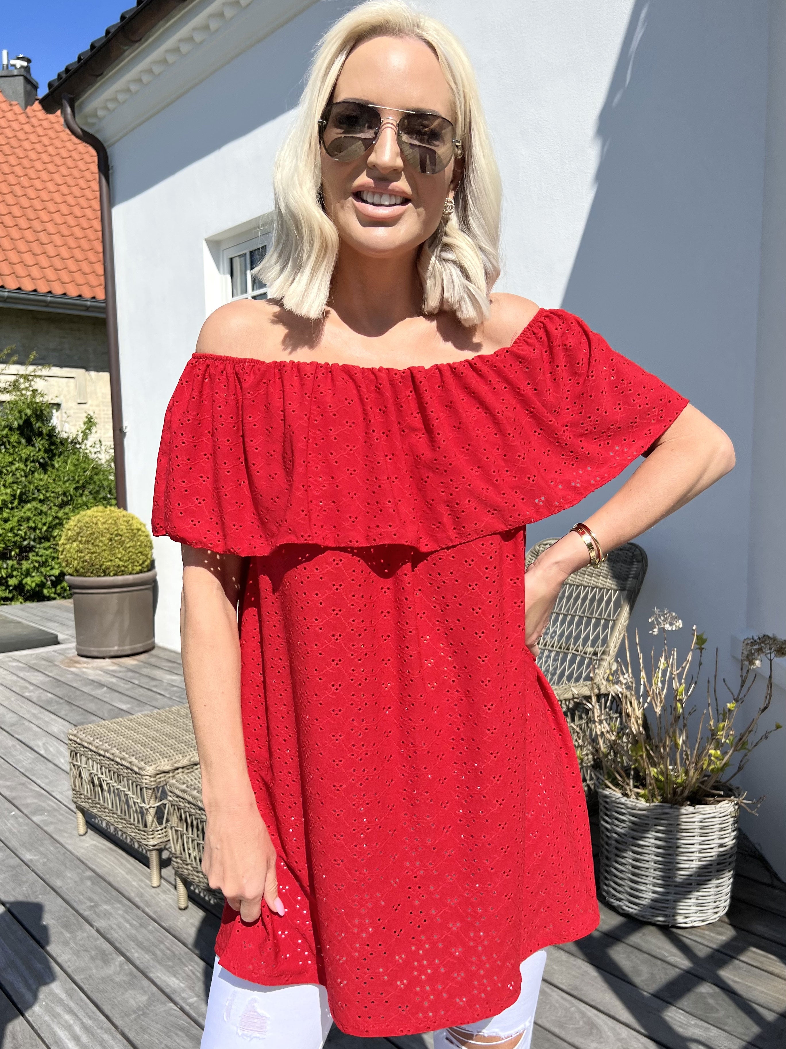 Sienna - Sød elastisk tunika med broderie anglaise